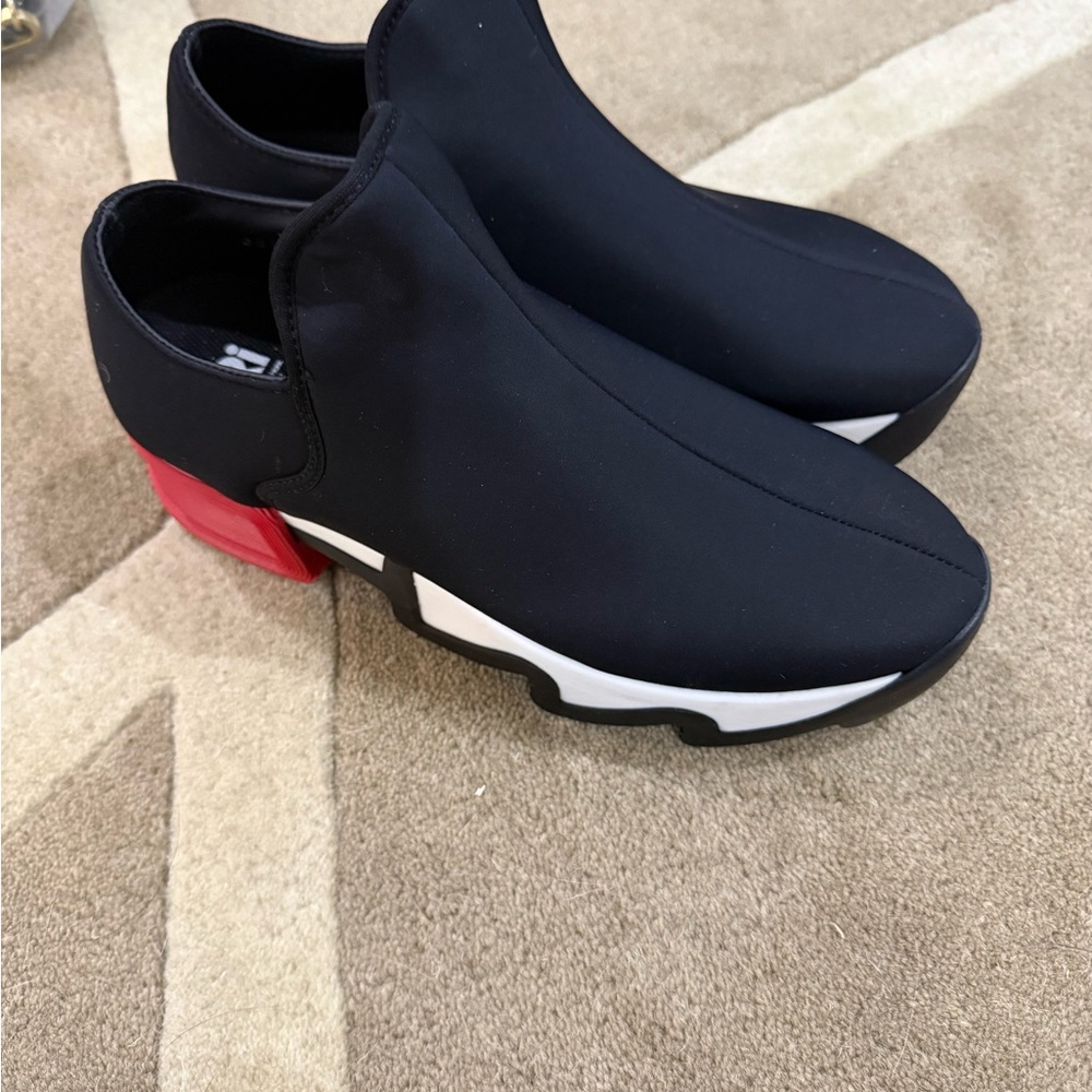 Chic Black and Red Women's Sneakers